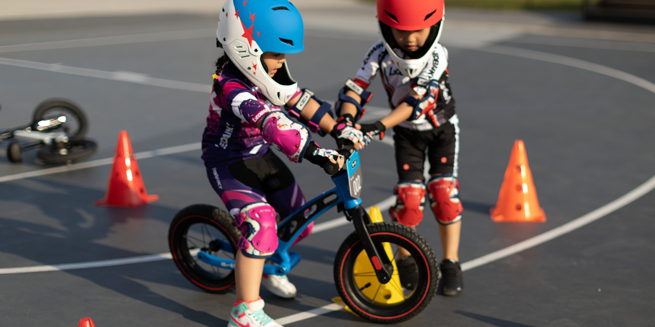 Micro Mobility GB0031 Micro Balance Bike Deluxe Pro Draisienne Noir//Blanc