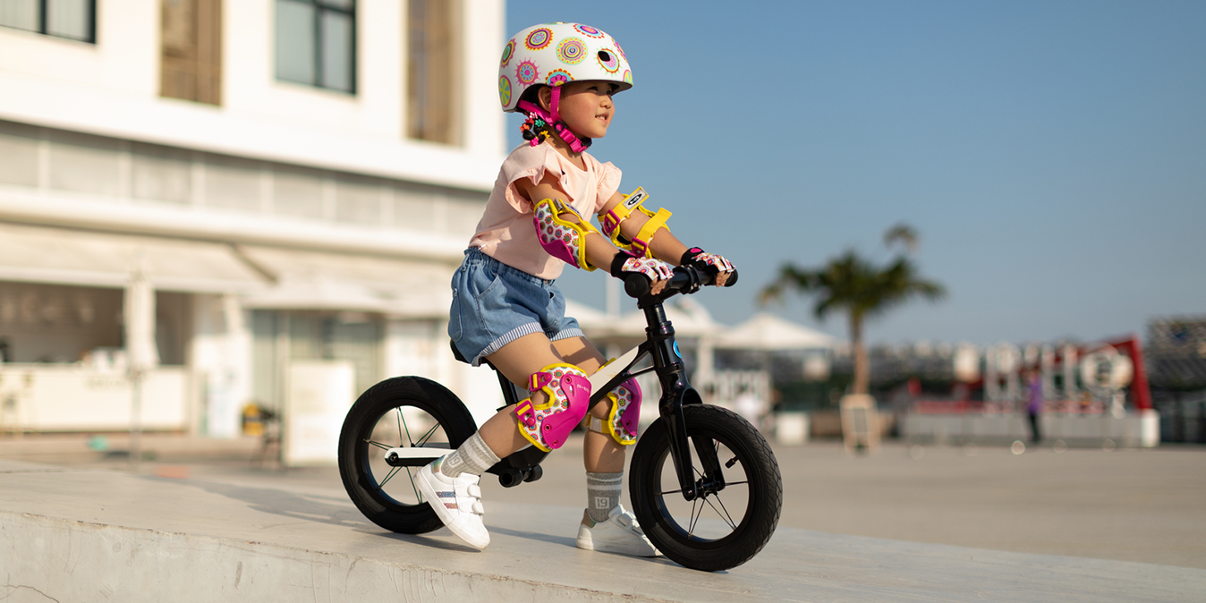 Micro Mobility GB0031 Micro Balance Bike Deluxe Pro Draisienne Noir//Blanc